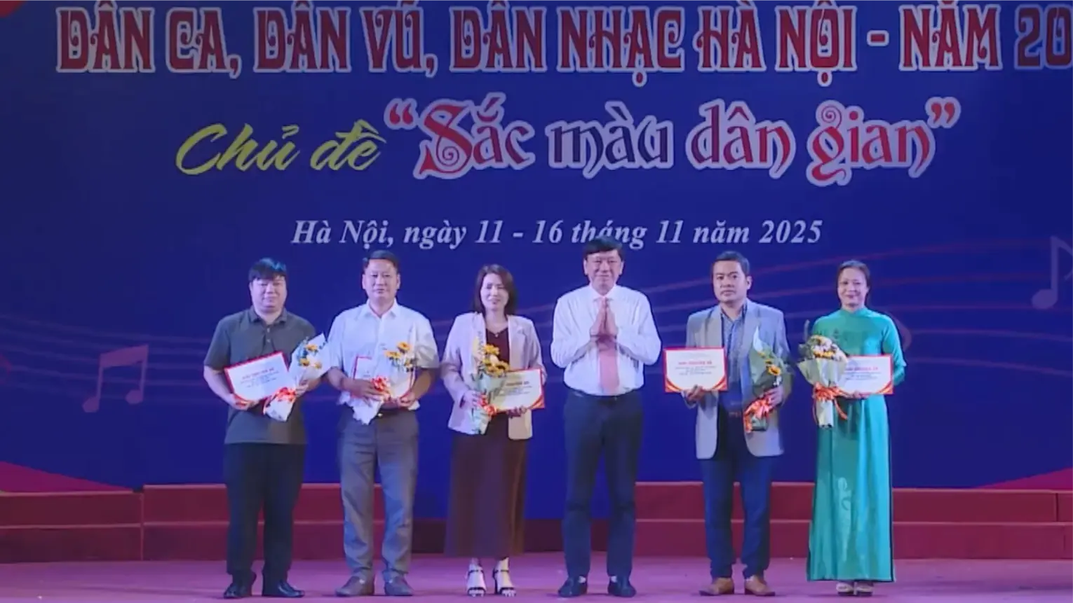 267 tiết mục 'Sắc màu dân gian' tỏa sáng tại Hà Nội